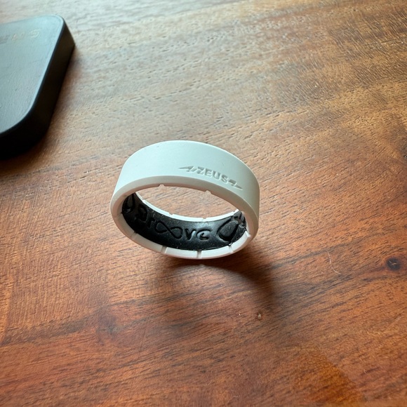 Zeus Men’s White Silicone Ring size 11, NEW - Picture 1 of 3
